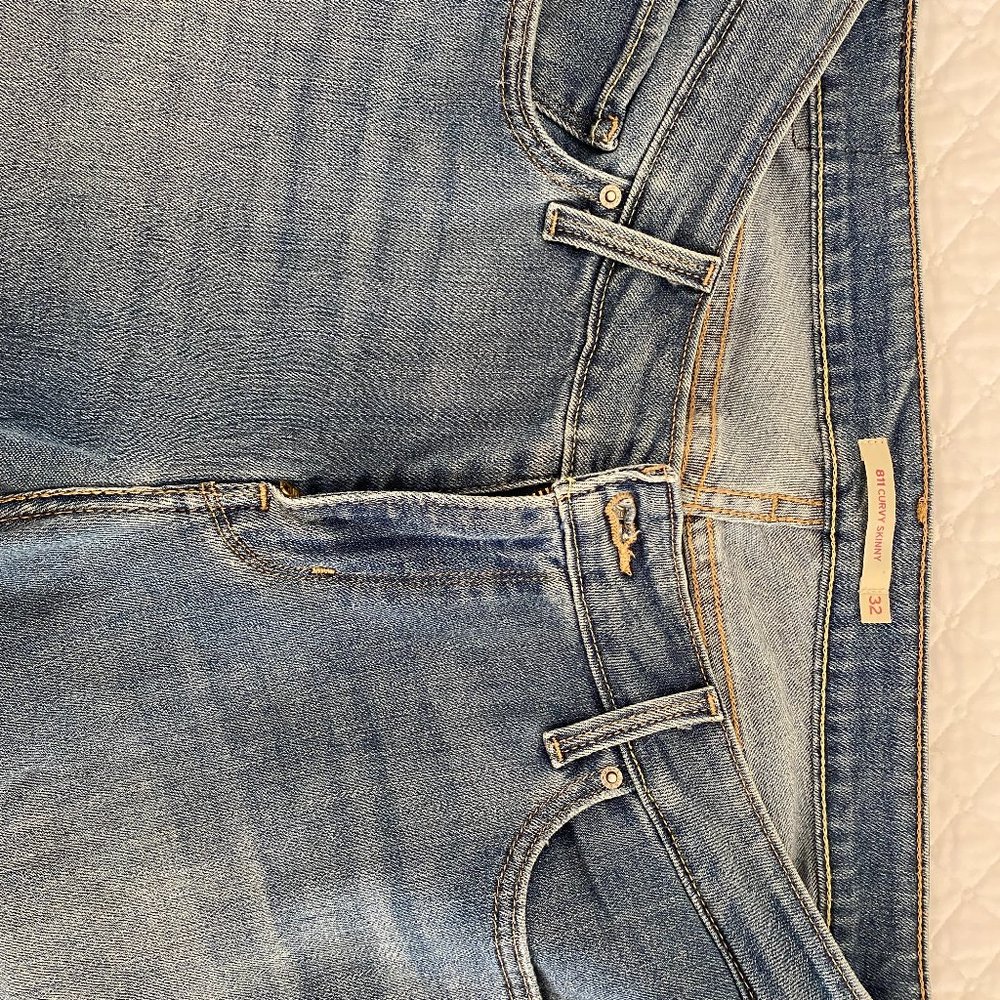 Levi's 811 Curvy Skinny